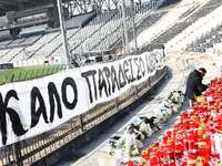 Ένα πανό για τους νεκρούς του ΠΑΟΚ από ο...