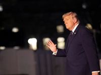 Ο Ντόναλντ Τραμπ ψάχνει την έξοδο από τον πόλεμο