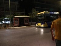 Χαλάνδρι: Αυτοκίνητο έπεσε σε στάση και ...