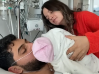 Σεισμός στην Τουρκία: Πατέρας ανασύρθηκε...