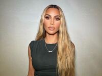 Κιμ Καρντάσιαν: Με αναπάντεχο look δια χ...