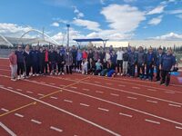 Η Σοφία Σακοράφα με τις ομάδες σκυταλοδρ...