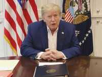 Εμφανώς κουρασμένος ο Τραμπ σε διάγγελμα...