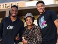 H οικογένεια Αντετοκούνμπο είδε την ταιν...