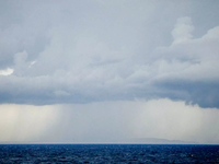 Καιρός σήμερα: «Επιμένουν» οι τοπικές βρ...