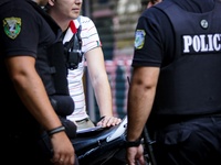 Ελεύθερος ο παρουσιαστής που συνελήφθη γ...