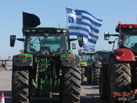 Κλιμακώνουν τις κινητοποιήσεις οι αγρότε...