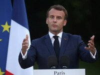 Ο Μακρόν στέλνει πολεμικά πλοία στην Ανα...