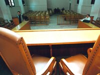 Κορωνοϊός: Απέχουν από τις δίκες οι δικη...
