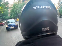 Αναβάτης μηχανής έκανε επικίνδυνες σφήνε...