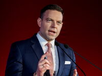 Ο Στέφανος Κασσελάκης προτείνει την αλλα...