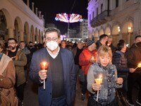 Στην πορεία της εστίασης κρατώντας αναμμ...