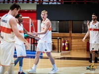 Με τέσσερις έφηβους κόντρα στην Γκραν Κα...