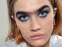 Κοκκινομάλλα στα μπλε: Και η Σοφία Χατζη...