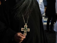 Πάτρα: Ιερέας δίνει μάχη διασωληνωμένος ...