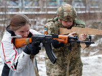 Οι Ουκρανοί παίρνουν τα όπλα: Πολύτεκνοι...