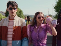 Eλληνική μόδα και στο Sex Education του ...