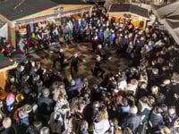 Άναψε το Χριστουγεννιάτικο δέντρο στη Να...