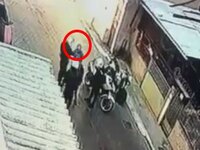 Βίντεο - ντοκουμέντο με αστυνομικό που χ...