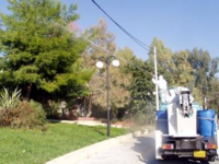Πάτρα: Ψεκασμός δένδρων στη Μαιζώνος