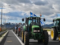 Αγρότες: Ξανακλείνουν τους δρόμους την ώ...