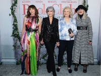 Όταν λάμπεις στα 80 και 70 σου χρόνια! Ε...