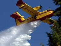 Φωτιά στη Νέα Μάκρη: Μήνυμα από το 112 