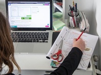 Πάτρα: Κι όμως το ωράριο της τηλεκπαίδευ...