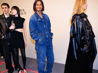 Denim mania! Oλοι οι νέοι τρόποι να φορέ...