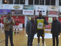 Ο Αίολος λύγισε στη Μύκονο * Η Αχαγιά '8...