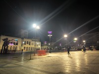 Πάτρα: Φωταγωγήθηκε περιμετρικά η πλατεί...