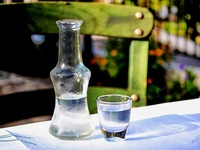 Τσίπουρο: Επανέρχεται ο χρόνος της «καζανιάς» 