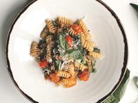 Εύκολη συνταγή για μακαρόνια με κοτόπουλο και φέτα