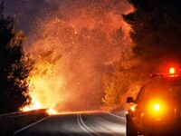 Μαίνεται η φωτιά στην Ηλεία – Μεγάλη ανα...