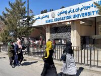 Οι Ταλιμπάν απαγόρευσαν τη φοίτηση γυναι...