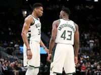 Γιάννης Αντετοκούνμπο σε Θανάση: «Αδερφέ...