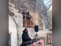 Μετέτρεψαν την Παναγία Σουμελά σε νυχτερ...