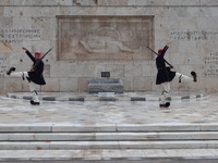 Ο Δένδιας σε επαφές για τον Άγνωστο Στρα...