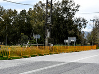 Τα κάγκελα του "κορωνο -αποκλεισμού...