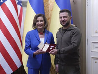 Ουκρανία: Στο Κίεβο η Νάνσι Πελόζι- Συνα...