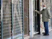 Επανεκκίνηση με μάσκες και αποστάσεις απ...