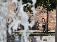 Καιρός: «Καμίνι» και σήμερα η χώρα με έω...
