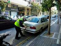  "Ξηλώνουν" πινακίδες στο κέντ...