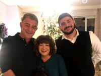 Γιώργος Καραϊβάζ: Ραγίζουν καρδιές τα λό...