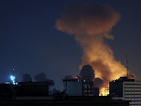 Τραμπ: Μετά τις γέφυρες στο Ιράν σειρά έ...