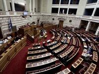 Σε εξέλιξη η μυστική ψηφοφορία για τη δι...