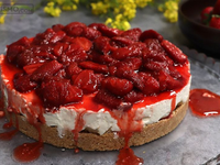 Cheesecake με σάλτσα φράουλας
