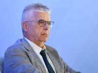 Γώγος για το εμβόλιο της Οξφόρδης: «Πρέπ...