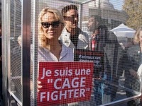 Η Πάμελα Άντερσον "σε κλουβί" ...