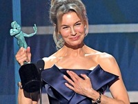 Η Ρενέ Ζελβέγκερ αφιερώνει το βραβείο το...